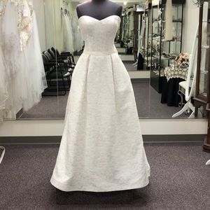 Private Label retro lace box pleated ball gown.